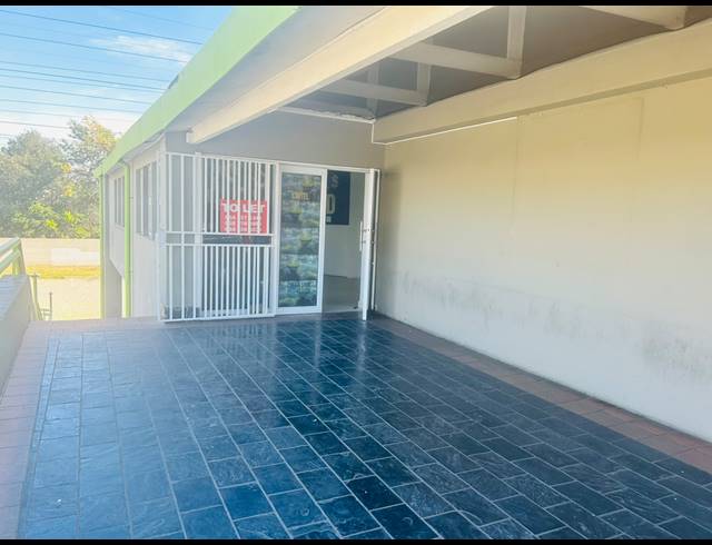 3,501M² BUSINESS TO LET IN MONDEOR